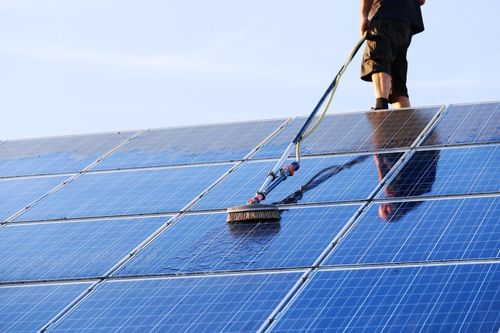 Últimas notícias da empresa sobre Como manter os painéis solares